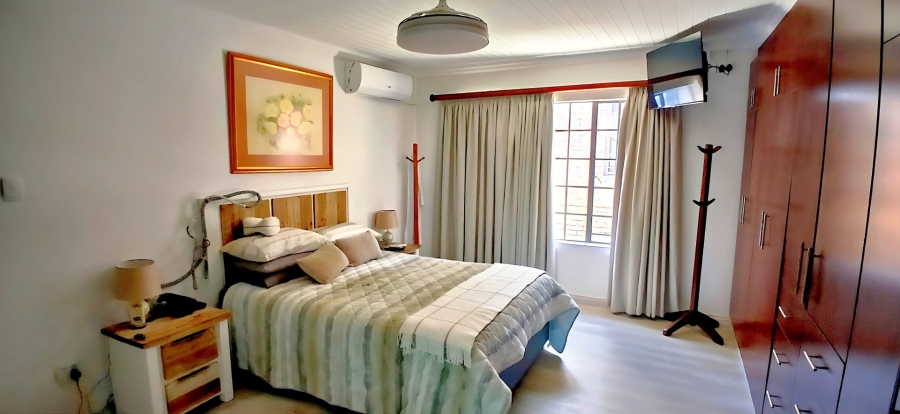 5 Bedroom Property for Sale in Langenhovenpark Free State